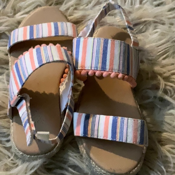 Oshkosh toddler girl espadrilles sandals. Size 10 - Picture 3 of 8